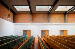 Dostavba kostela San Fernando v Madridu od José I. Linazasora