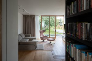 Přestavba řadového domu v Praze-Dědině od studia SOA architekti