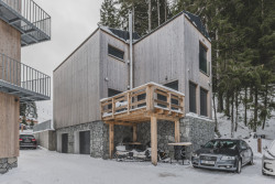 Studio Gebas realizovalo v Peci pod Sněžkou Hotel Zelený potok zahalený do dřeva.