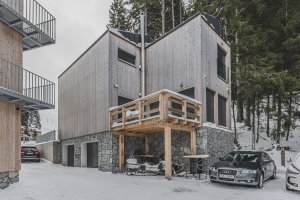 Studio Gebas realizovalo v Peci pod Sněžkou Hotel Zelený potok zahalený do dřeva.