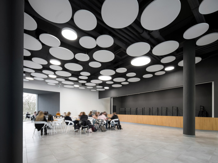 Univerzita Jana Evangelisty Purkyně v Ústí nad Labem se rozrostla o tři nové budovy, ve kterých byly použity obklady RAKO