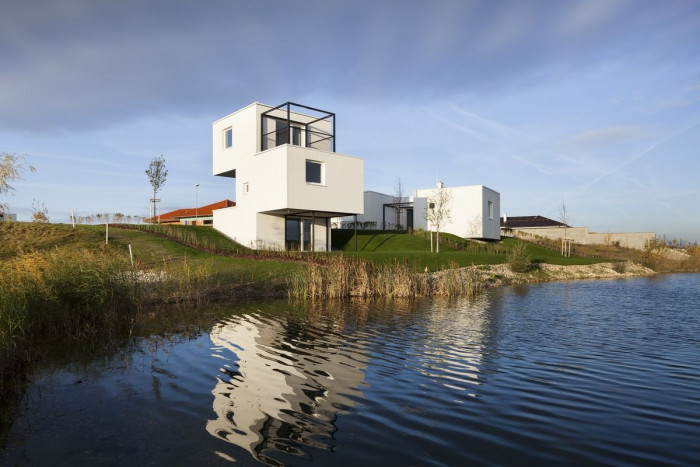 Obydlí v objetí golfu, 3x3,