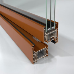 Jedinečnou designovou flexibilitu systému Schüco FocusIng umožňuje využití více než 300 standardních a speciálních fólií, metalických, jednobarevných či s dřevěnými povrchy.