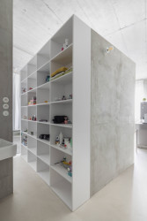 Slovenští architekti Richard Kilo a Matej Honč zrekonstruovali byt v původním kancelářském domě v Bratislavě