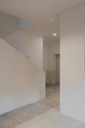 Architekti ho očistili od nevhodných úprav, nechali vyniknout jeho materiálovou a prostorovou podstatu.