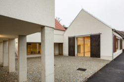 Obecní dům ve Skaličce u Tišnova od Soni Urbánkové