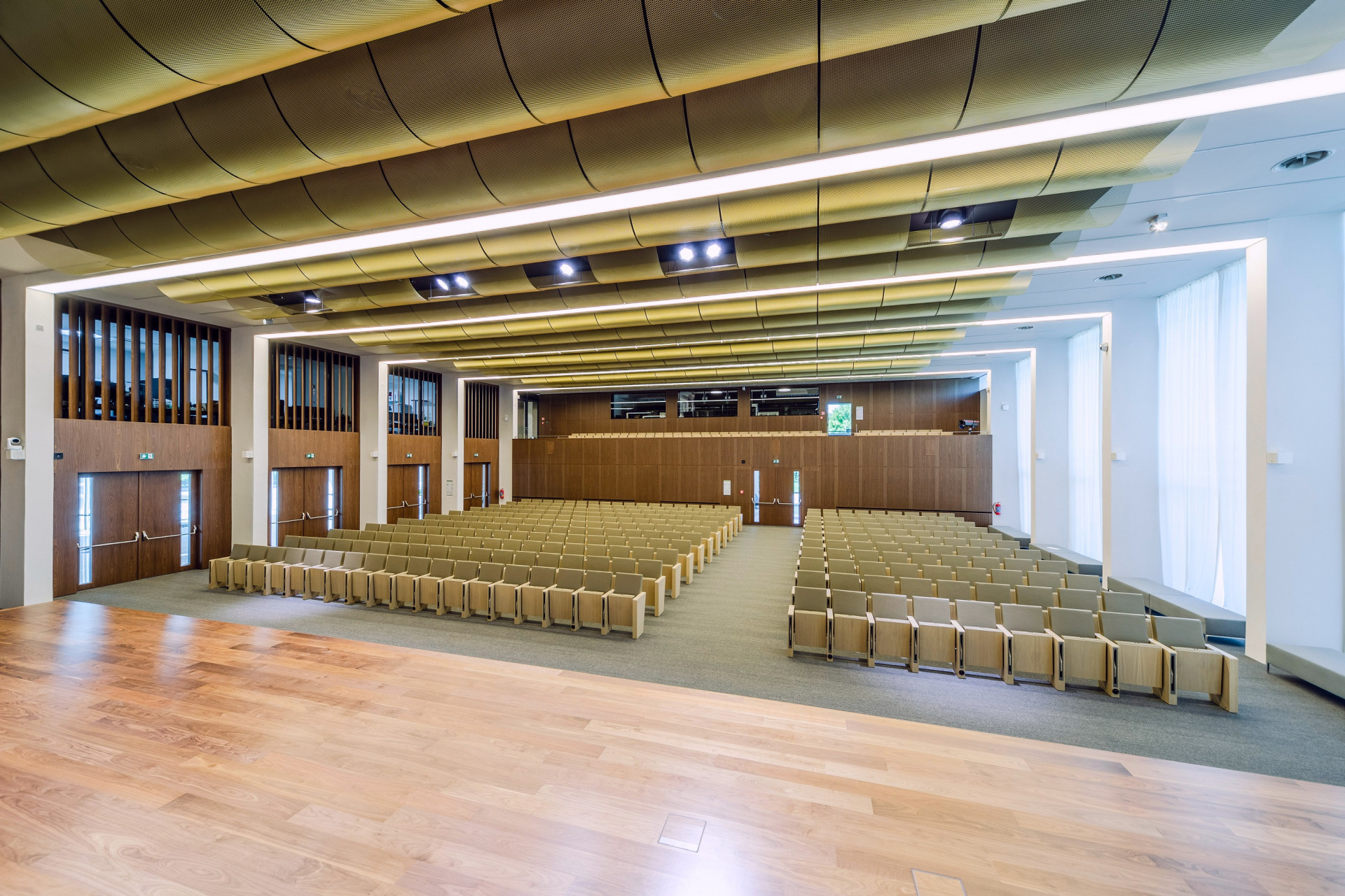 Rekonstrukce univerzitní auly v Praze od studia DRNH & Jana Čejky