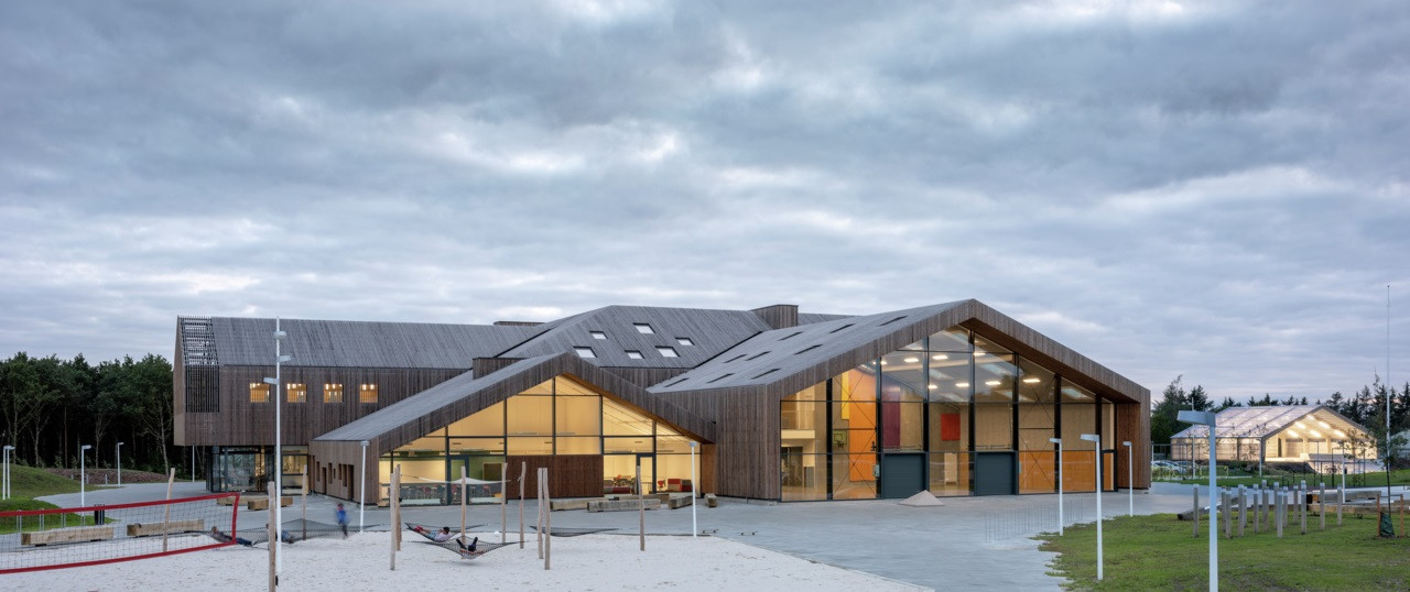 Rozšíření mezinárodní školy Ikast-Brande na komunitní a sportovní centrum od C.F. Møller Architects