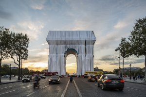 Na zabalení se spotřebovalo asi 25 tisíc metrů čtverečních látky