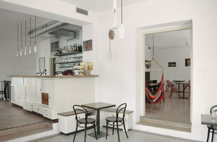 Uhlík architekti, Činžovní dům Letná, Café Lajka – foto