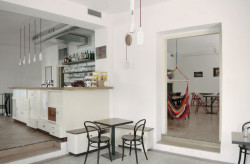 Uhlík architekti, Činžovní dům Letná, Café Lajka – foto