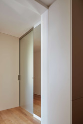 Materiály nekřičí a snaží se být nadčasové. (Rekonstrukce bytu ve Strašnicích, MENU architekti)