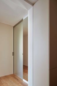 Materiály nekřičí a snaží se být nadčasové. (Rekonstrukce bytu ve Strašnicích, MENU architekti)