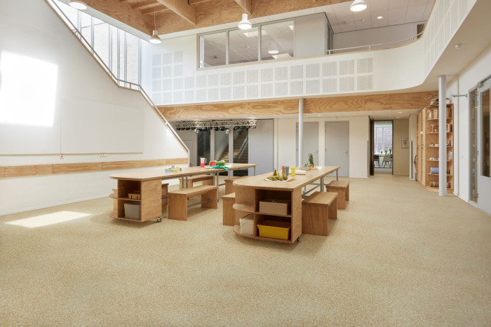 Akustický vinyl Sarlon a Modul´Up od Forbo Flooring Systems