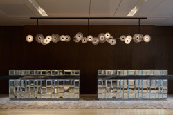 Hotelová recepce navržená Janem Černohorským, vyrobená Preciosou