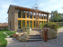 Dům v sadu, Radek Hadrbolec.