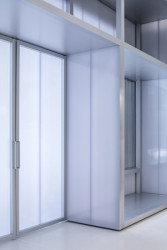 Multifunkční prodejna Off-White od Virgila Abloha a studia AMO