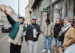 Komentované procházky architekta Jana Bureše a historika architektury Adama Štěcha odhalí svět pražských meziválečných činžovních domů.
