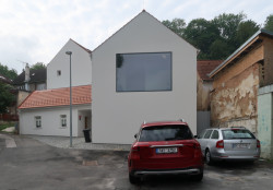 Rodinný dům v Praze-Butovicích, Jiří Weinzettl, Barbora Weinzettlová, Veronika Indrová / Atelier 111.