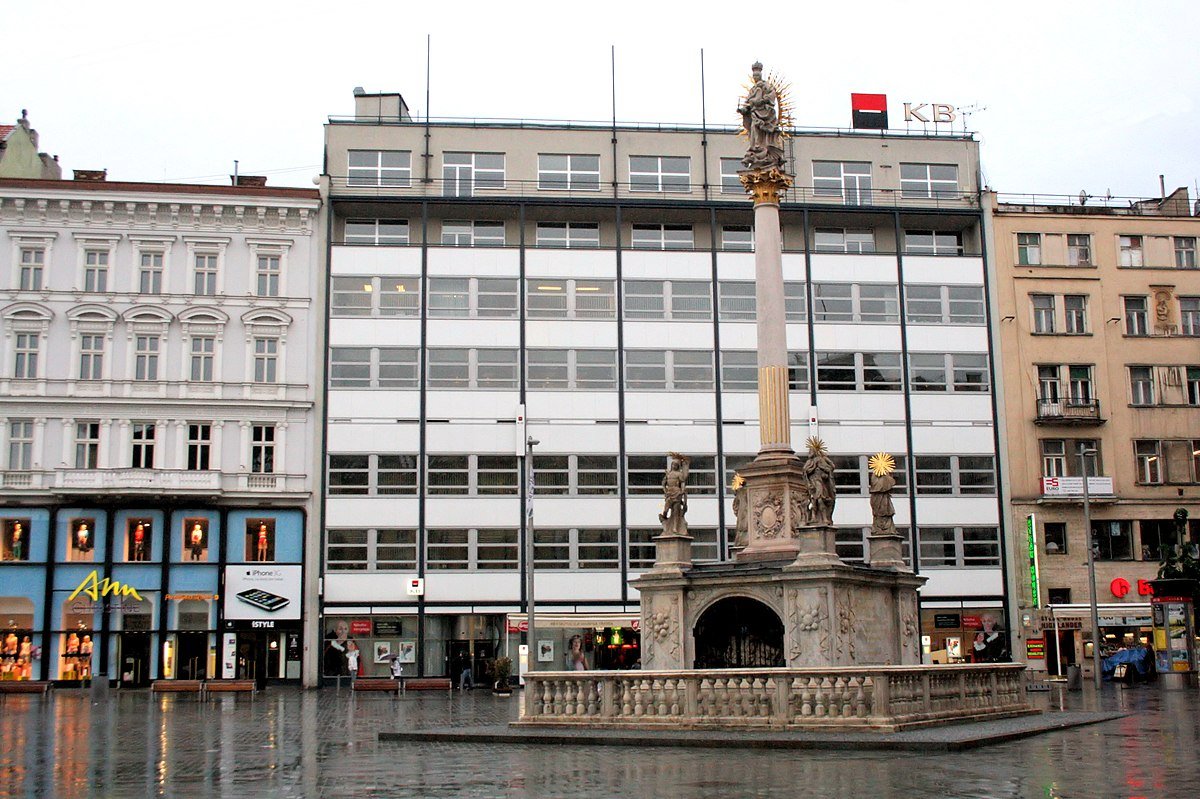Moravská banka od architekta Bohuslava Fuchse v Brně na Moravském náměstí