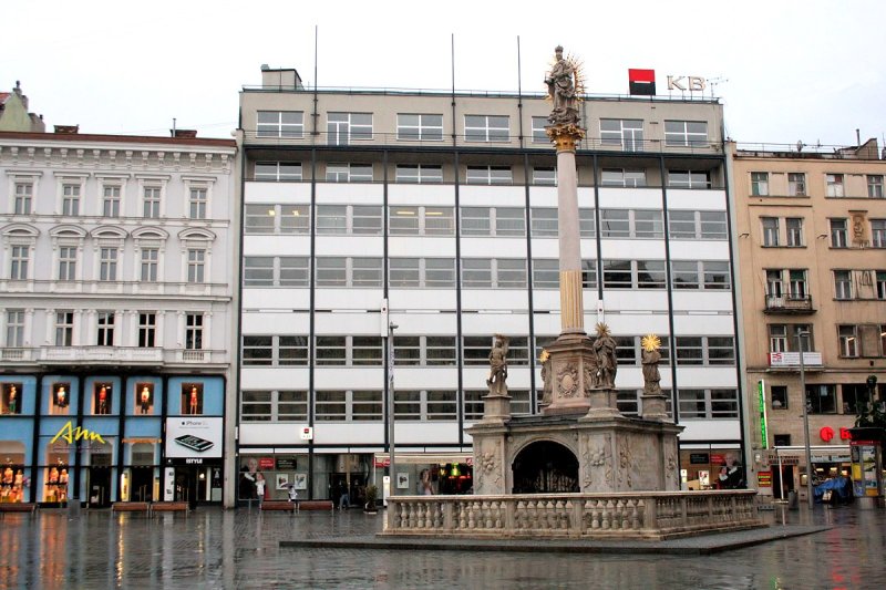 Moravská banka od architekta Bohuslava Fuchse v Brně na Moravském náměstí