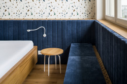 Rekonstrukce interiéru žižkovského mezonetu v Praze od No Architects