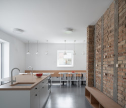 Adaptace koetelny v Ledenicích od Ateliéru 111 architekti