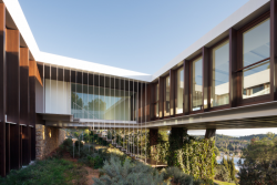 Luxusní vila ve Španělsku od OAB Architecture + ADI