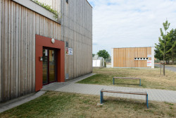 Rozšíření modulární školy Praha - Petrovice, Starý & Partner: Architektonické řešení vstupu