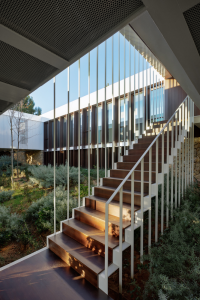Luxusní vila ve Španělsku od OAB Architecture + ADI