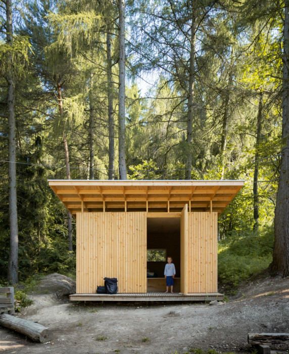 Útulňa pri Banskej Štiavnici, Ateliér HAUS / Miroslava Šestina, Tomáš Ružiak, Eva Šestina