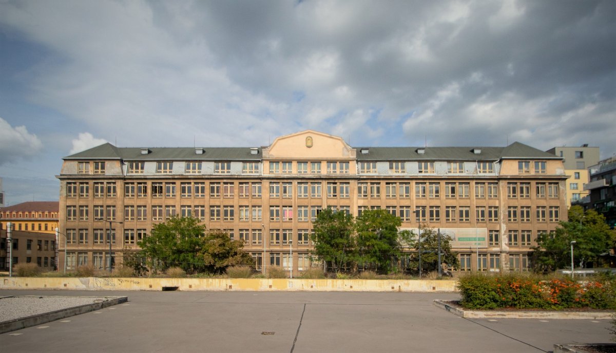 Továrna Koh-i-Noor Waldes ve Vršovicích; CC BY-SA 4.0