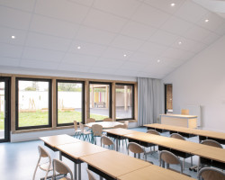 Škola ve francouzském Josnes od studia FAUN