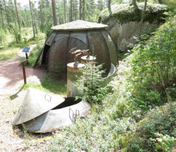 Exponát s viditelým plechovým bedněním, Ivo Vondrovský