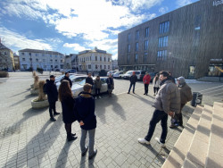 Setkání všech účastníků soutěže na prohlídce soutěžního místa v Krásné Lípě