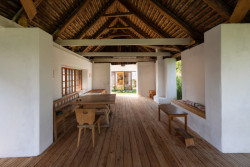 Rekonstrukce historického hliněného domu od Andiho Breusse