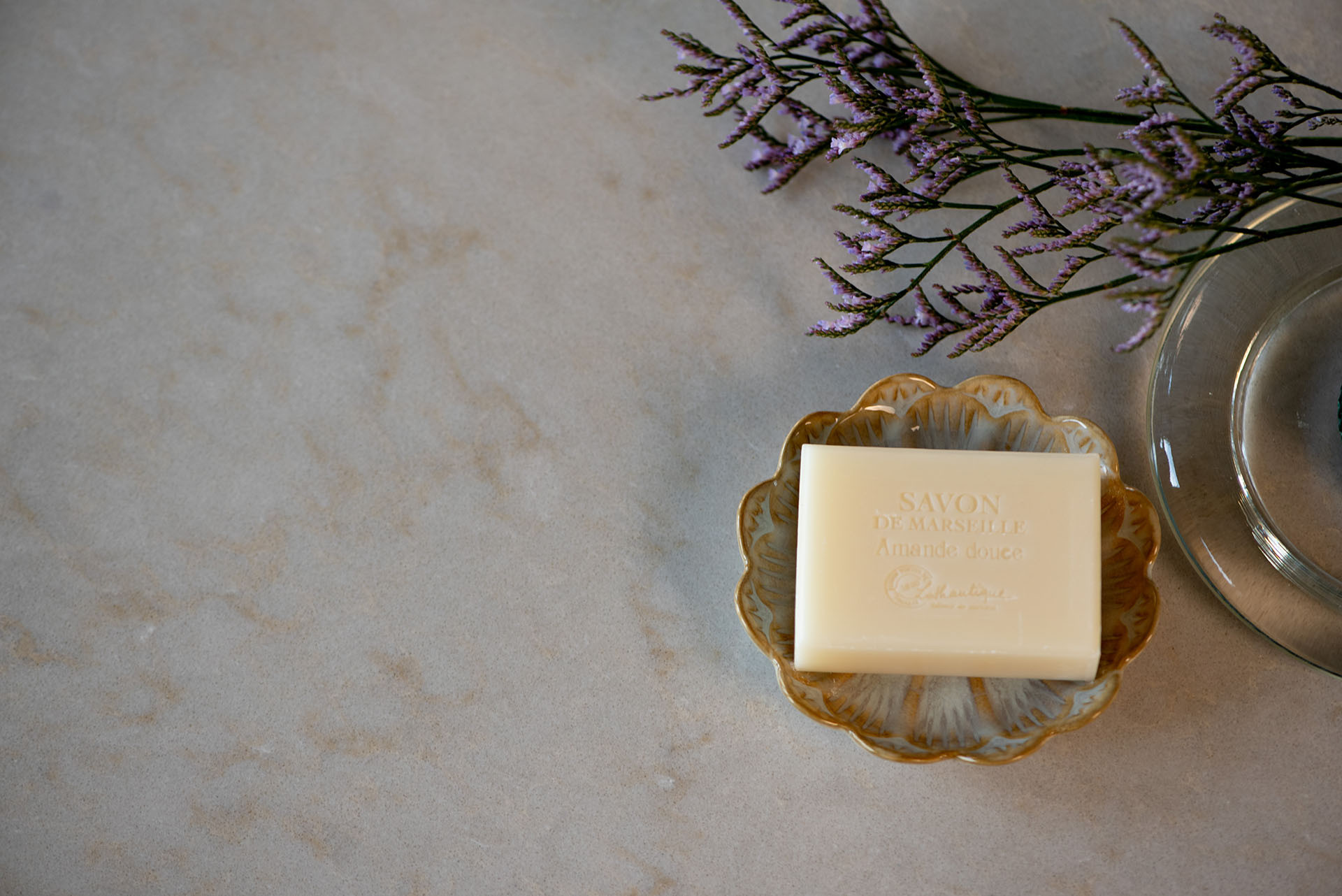 Technistone přichází s pěti novými designy tvrzeného kamene v kolekci La Natura - na obrázku design Taj Mahal Gold 