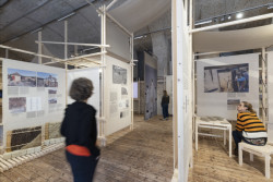 Výstava Yasmeen Lari. Architektura pro budoucnost v Architekturzentrum Wien