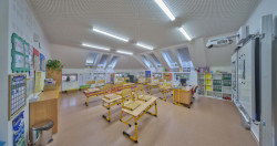 Akustické řešení Rigips v učebnách a školkách (na obrázku ZŠ Komárov)