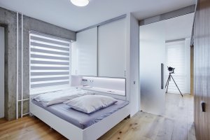 Rekonstrukce panelového bytu od studia Klára Makovcová Architects