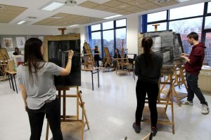 Výuka kresby je nedílnou součástí výuky v prvním ročníku – foto