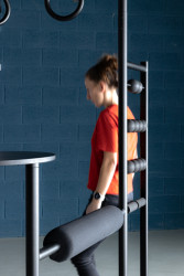 Řešení pro zatuhlé svaly. (Kolekce nábytku PerSoma přináší wellbeing do kanceláře; Balance in Motion)