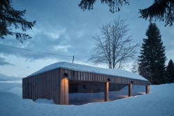 Skleněná chalupa v Jizerských horách od studia Mjölk