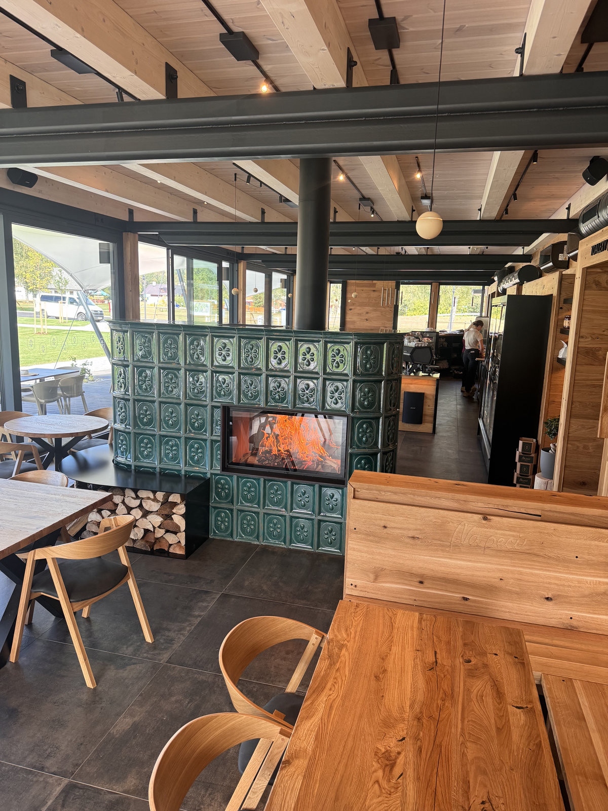 Kachlová kamna od K&K Poker - Kolem kamen  (Rodinný resort Na peci, Lipno)