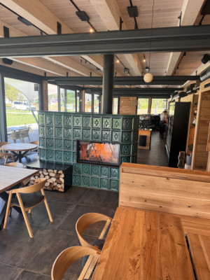 Kachlová kamna od K&K Poker - Kolem kamen  (Rodinný resort Na peci, Lipno)
