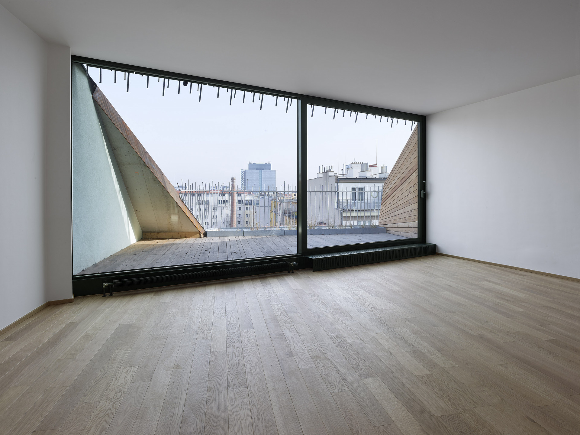 Budova Komunardů XXXV od architekta Stanislava Fialy