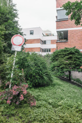 ...naopak posílí zelený charakter místa. (Nástavba se zahradou v Praze-Dejvicích, Nácházel architekti)