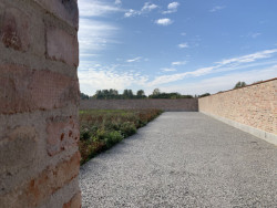 Lundská katedrála společně s radnicí, univerzitou a regionem Skåne vyzvaly norské studio Brendeland & Kristoffersen, inženýry, širokou veřejnost aj., aby se zapojili do procesu navrhování. (Zahrada Hage, Brendeland & Kristoffersen)