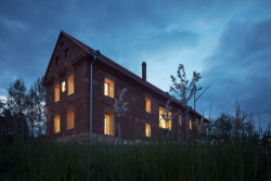 Dům v ruině, ORA/ Jan Hora, Barbora Hora, Jan Veisser