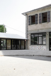 Přístavba školní jídelny v Montbrun-Bocage, Bast architects